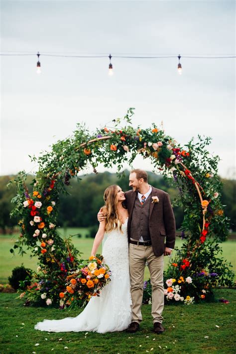 A Fall Farm Wedding Thats Bursting With Color Weddingchicks Fall