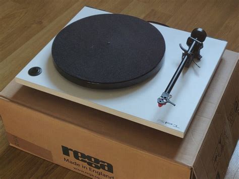 Rega Rp1 White Vinyl Turntable Bias 2 Cartridge Upgraded Belt In
