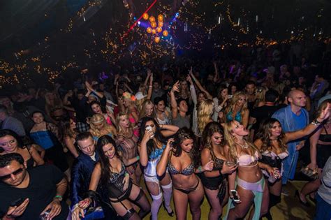 Lavish Parties A Look Inside The Playboy Mansion Pictures Cbs News