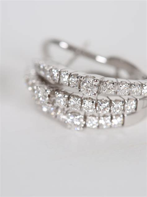 Abbinamenti di colori unici, ricchezza dei particolari e raffinatezza si coniugano sapientemente in queste preziose creazioni che fanno rivivere la magia di una sublime. Damiani - Notte Di San Lorenzo 18kt White Gold Diamond ...