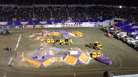 Monster Jam 2015 Making Freestyle Track Youtube