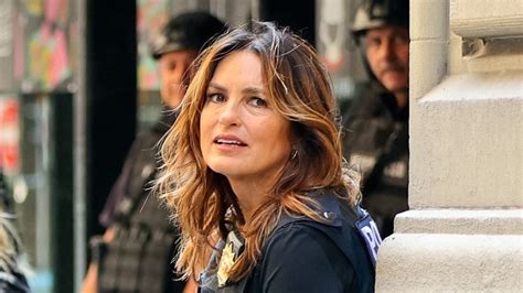 law and order s mariska hargitay shares tear jerking tribute to former co star i will miss you