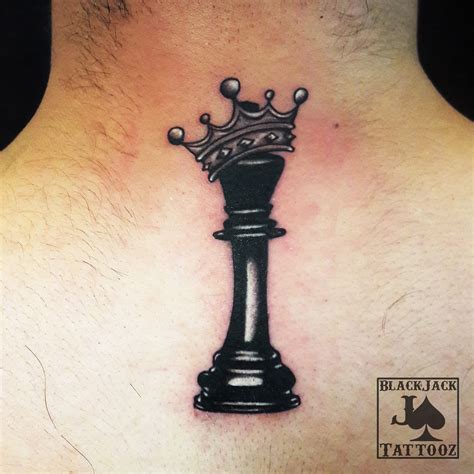 Шедевры татуировки с изображением шахматных фигур как символом умения