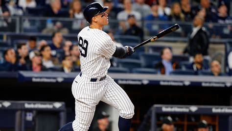 Aaron Judge Hits Another Home Run Leads Majors