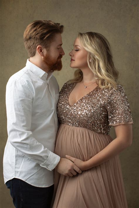 Maternity Portraits By Ashleigh Taylor Portraits Sue Bryce Education Mother And Father Poses