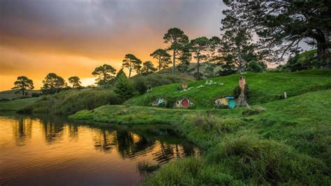 Auckland To Rotorua Via Hobbiton Movie Set One Way Private Tour