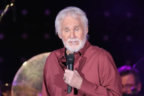 Kenny Rogers Celebrated by World of Entertainment after ...