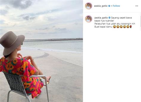 25 kata kata motivasi cinta sebagai penguat & penyemangat. Caption Foto Zaskia Gotik di Pantai Jadi Sorotan, Netizen ...