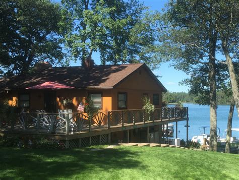 Clear Lake Resort Cabin One In 2020 Cabins And Cottages Modern