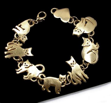 Wonderful Signed Ultra Craft Bracelet ~ Gold Tone ~ Kitty Cat Design