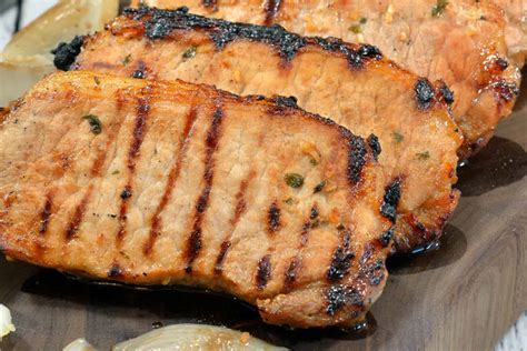Using dehydrated onions and onion powder meant less time peeling and chopping, and that's always a good thing. Onion Soup Mix Grilled Pork Chops - An Easy Pork Chop Recipe
