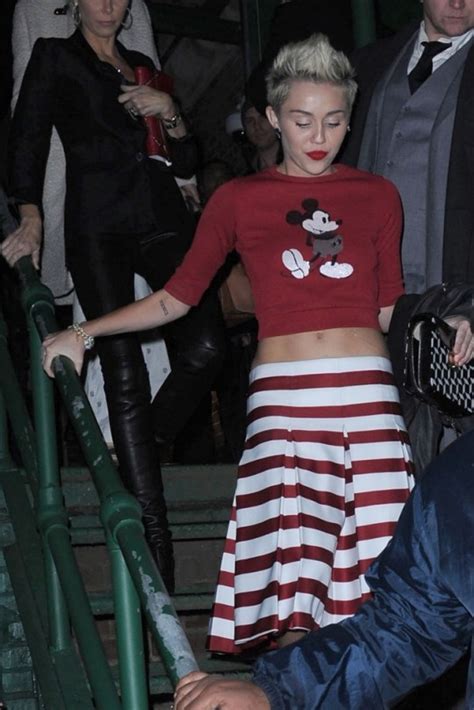 Miley Cyrus Covers Up But Flashes Midriff At Marc Jacobs Nyfw Show Metro News