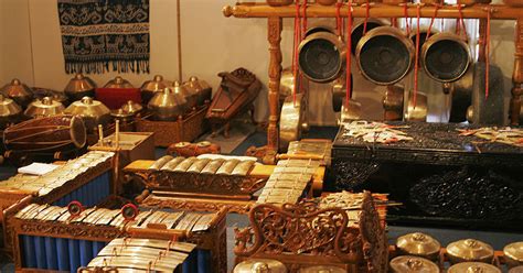 Kekayaan itu budaya yang kita punya sangatlah banyak mulai dari seni budaya tari, dan juga seni musiknya. 14 Alat Musik Gamelan Jawa Tradisional yang unik di Indonesia - mastimon.com