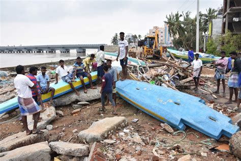 Oriental daily news (evening edition). Un cyclone a fait au moins 13 morts en Inde