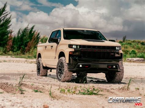 Lifted Chevrolet Silverado 1500 2021 Front