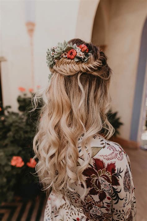 19 Ways To Wear Flowers In Your Bridal Hairstyle ~ Kiss The Bride Magazine