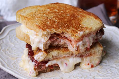 Grilled Smoked Gouda Pimento Cheese Sandwich