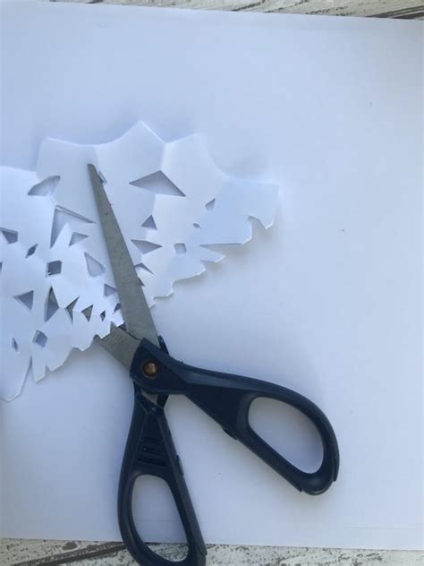 Snowflake Angel Craft Fun And Easy Project For Kids Daisies And Pie