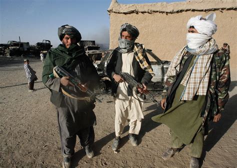 The taliban or taleban ( ), who refer to themselves as the islamic emirate of afghanistan (iea), is a deobandi islamist movement and military organization in afghanistan, currently waging war (an insurgency, or jihad) within the country. Ataque del Talibán a personal de ONU deja 12 muertos en ...