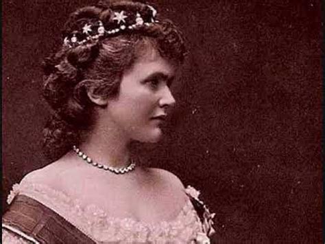Regina elisabeta a marii britanii a primit ieri, din greşeală, la castelul său de la windsor, situat la marginea londrei, peste 1.100 de litri de bere, arată reuters. regina elisabeta a romaniei poze - YouTube
