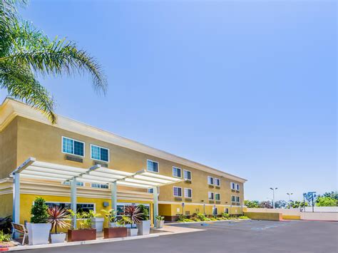 Rooms make yourself at home in one of the 104. Holiday Inn Express San Diego SeaWorld-Beach Area - Hotel ...