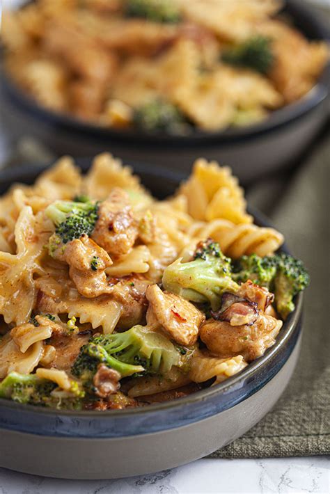 Romige Paprika Pasta Met Broccoli Kip En Katenspek Eten Met Danielle