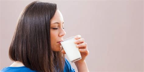 Mungkin anda pernah bertanya, mengapa minum susu itu penting?. Waktu Terbaik Minum Susu Saat Puasa, Sahur Atau Buka ...