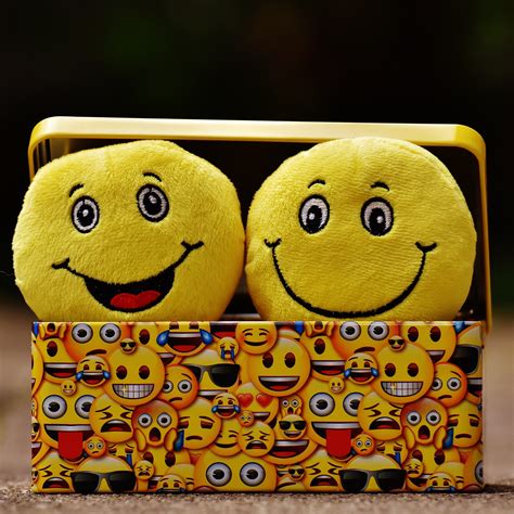 Emoji Wallpaper 4k Smileys Yellow Box Cheerful Smiling Cute 2302