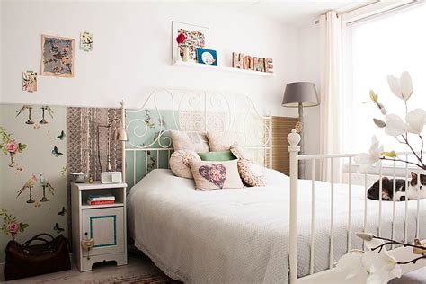 Bedspreads, the upholstery of the furniture, rugs and curtains. 50 Delightfully Stylish and Soothing Shabby Chic Bedrooms