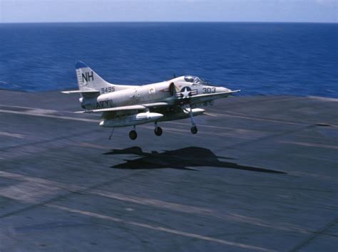 A 4 Skyhawk Guerra De Vietnam Y Malvinas Imágenes 1 Imágenes