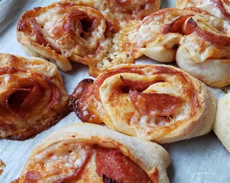 simple homemade pizza rolls