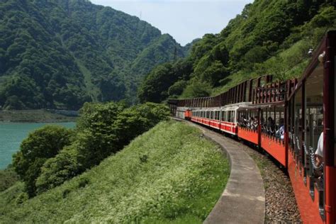 Kurobe Gorge Trolly Train8 Image Gallery The Official Tourism