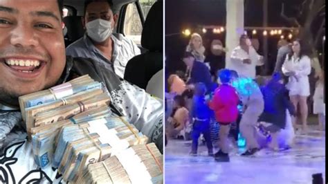 Un Alcalde Morenista Lanzó Billetes Al Aire Durante Su Festejo De Cumpleaños En Coahuila Infobae