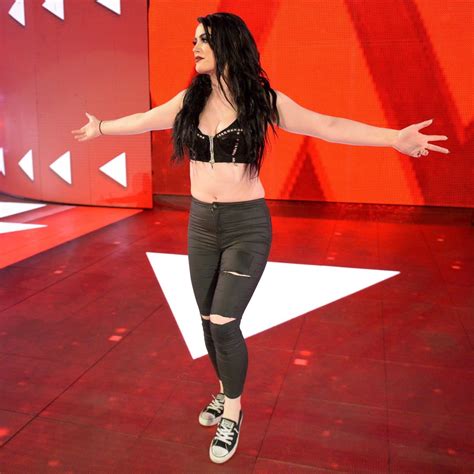 Wwe Superstar Paige Announces Her Retirement From Pro Wrestling After Serious Injury Meaww