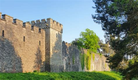 Here, you can find 360 degree views of the bay and a view of the city's skyline so picturesque, you can no longer ignore how beautiful life is here in st. The Best First Date Spots In Cardiff - Quench