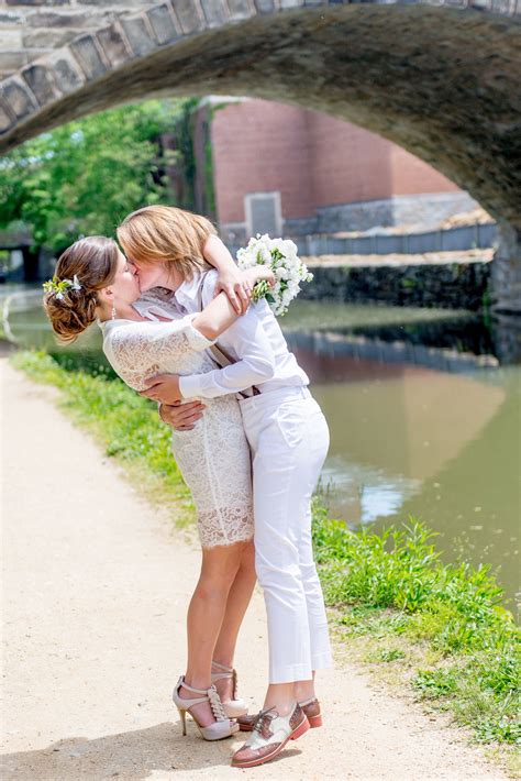 lesbian wedding adorable my girlfriend and i will definitely have a photo like this v
