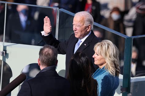 Последние твиты от joe biden (@joebiden). Joe Biden Officially Sworn In as 46th President of the ...