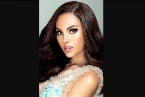 Foto Miss Philippines Catriona Grey Menangkan Mahkota Miss Universe 2018