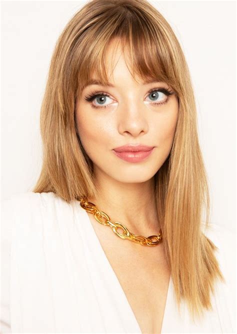 If you are looking for your options to give a unique touch to the typical curtain hairstyle, here we have some cool ideas for you to consider. Curtain Bangs Hairstyles We Love