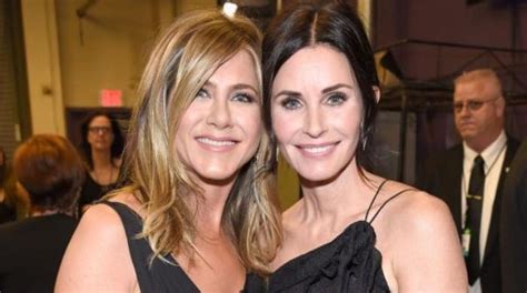 Jennifer Aniston And Courteney Cox Have Been Eating The Same Salad For