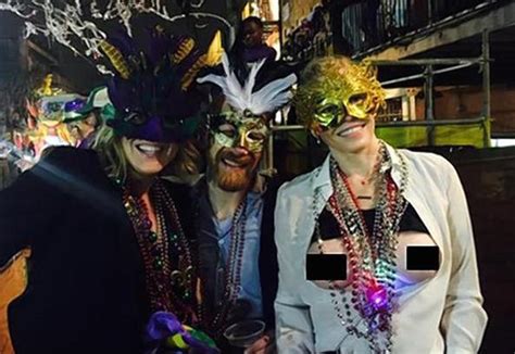 Chelsea Handler Mardi Gras Carnival Comedian Flashes Her Breasts Photo Canada Journal