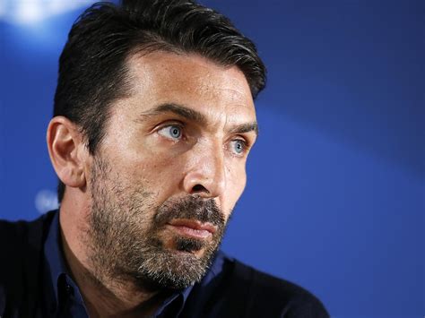 Buffon haberleri ve güncel son dakika gelişmeleri için tıklayın! Gianluigi Buffon erhält in der Champions League seine ...
