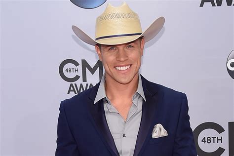 Dustin Lynch Knows The Value Of A Day Away From Social Media