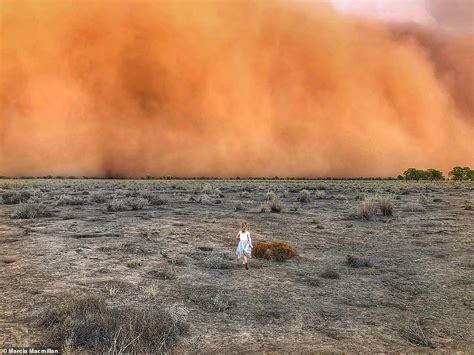 Dust Storm Nsw Teacher Shares Photo Of Daughter Running Into Red Wall