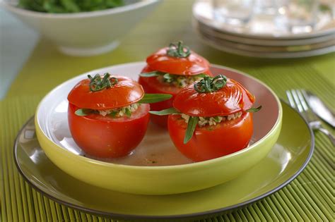 Tomates farcies réussir la recette des tomates farcies maison Wrap végétarien Recettes