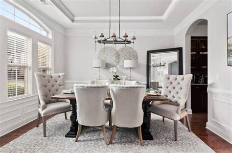 For flat, lower ceilings, the tray ceiling is a simple way to add depth and the perception of a taller ceiling to any room. 50 Dining Rooms with Tray Ceilings (Photos)