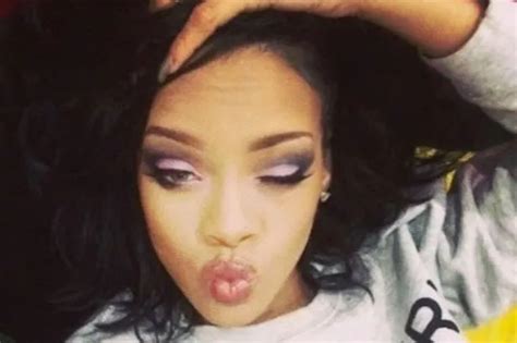 Rihanna Pouts In Se Instagram Selfie Star Shows Off Pink Eyeshadow And Can T Stop Pouting In