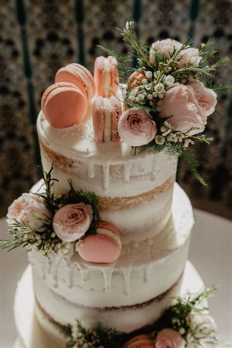 10 Easy Ways To Create A Simple And Elegant Wedding Cake Of Your Own