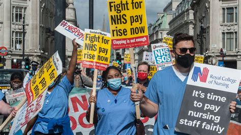 Nhs Bosses Raking In £300000 A Year Plus Bonuses In Slap In The Face To Nurses Mirror Online