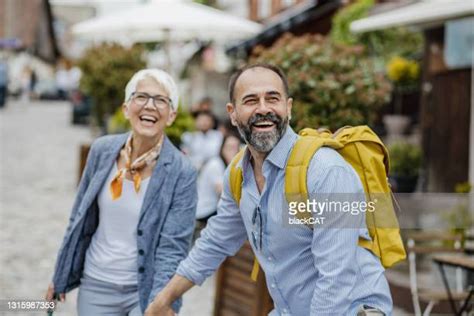 Mature Couples Vacation Black And White Fotografías E Imágenes De Stock